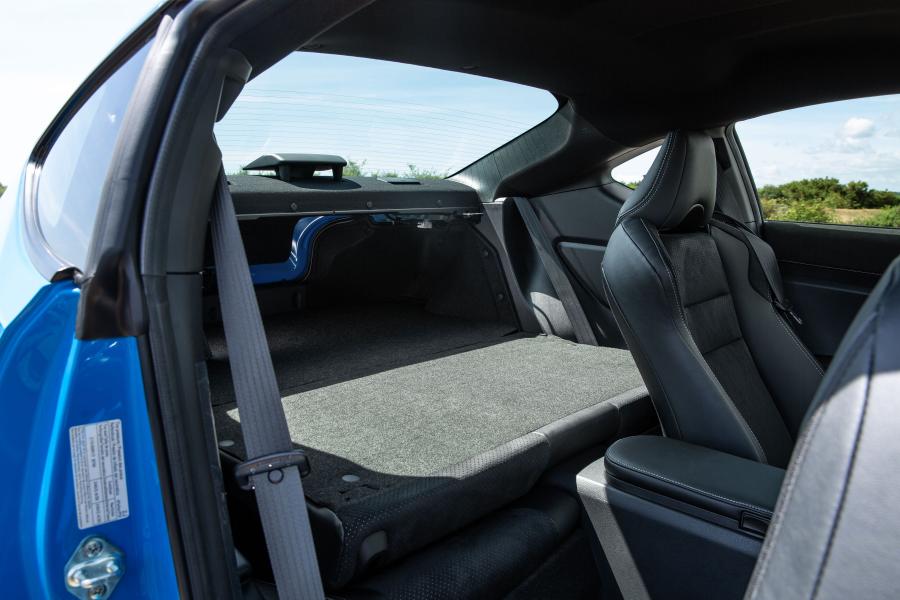 Интерьер Toyota GT 86 Blue Edition 2018 года  (UK) (фото 40 из 40)